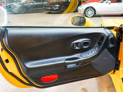Used 2002 Chevrolet Corvette Z06 w/ Memory Pkg RWD image 32
