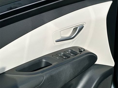 Used 2022 Hyundai Tucson SEL w/ Cargo Package image 17