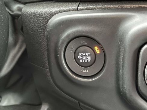 Used 2022 Jeep Gladiator Willys image 31