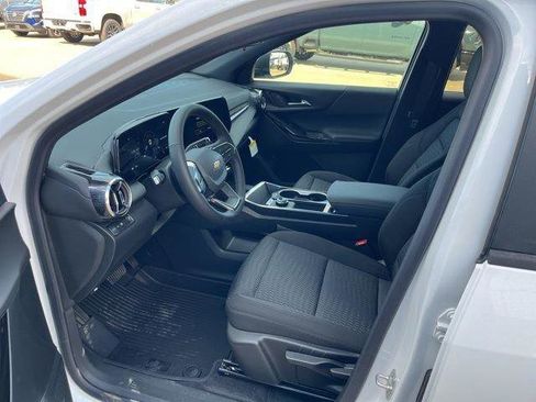 New 2026 Chevrolet Equinox LT image 7