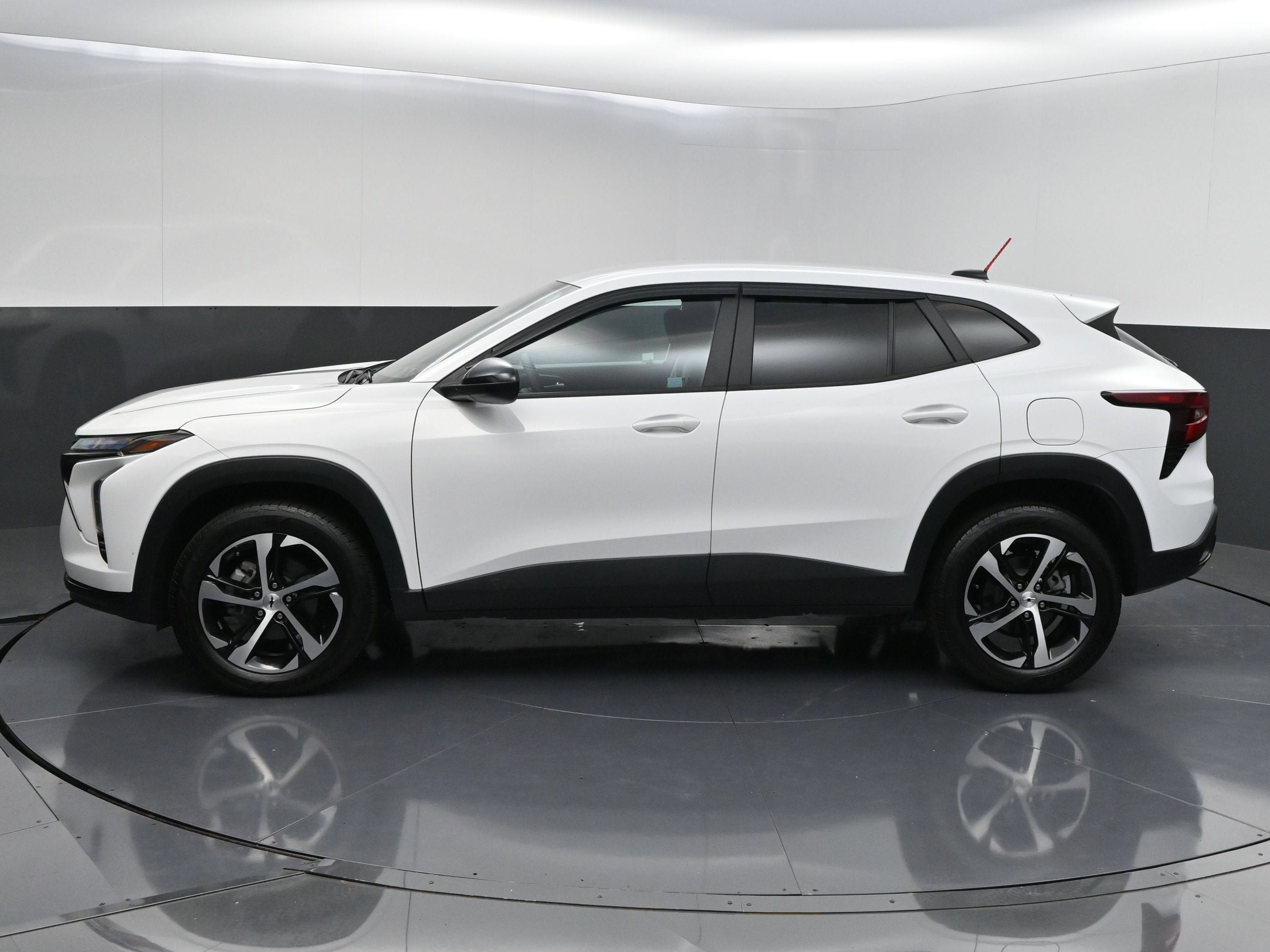 Certified 2024 Chevrolet Trax RS w/ Driver Confidence Package FWD image 5