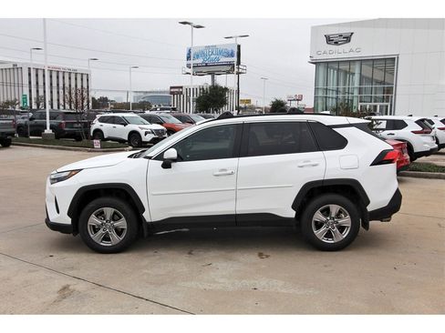 Used 2023 Toyota RAV4 XLE image 4