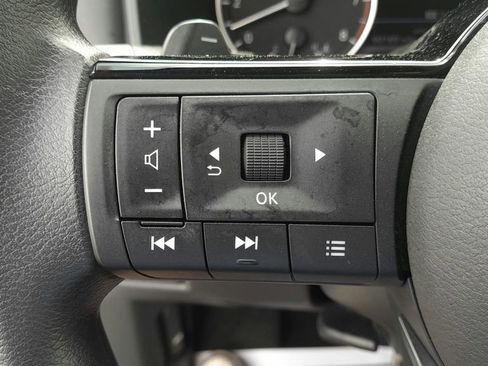 Used 2023 Nissan Rogue SV image 21