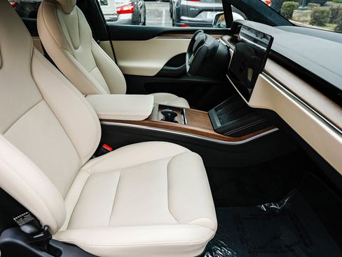 Used 2023 Tesla Model X image 17