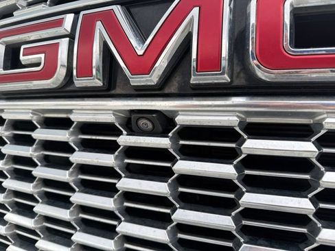 Used 2023 GMC Yukon Denali AWD/4WD image 3