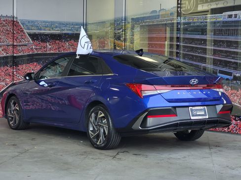 Used 2024 Hyundai Elantra SEL w/ Convenience Package image 6