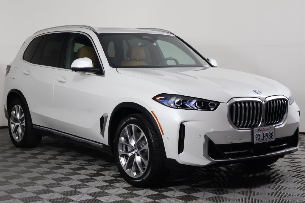 Used 2026 BMW X5 xDrive50e w/ Executive Package AWD/4WD image 3