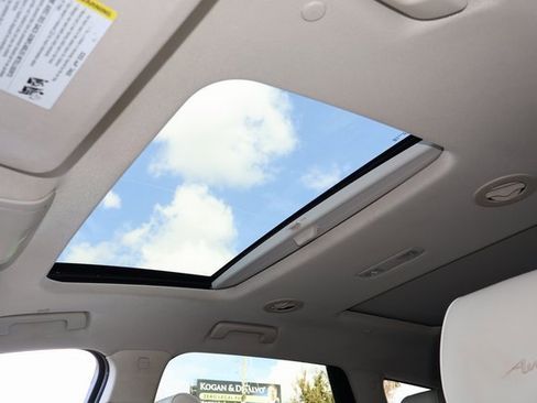 Certified 2022 Buick Enclave Avenir w/ Avenir Technology Package image 28