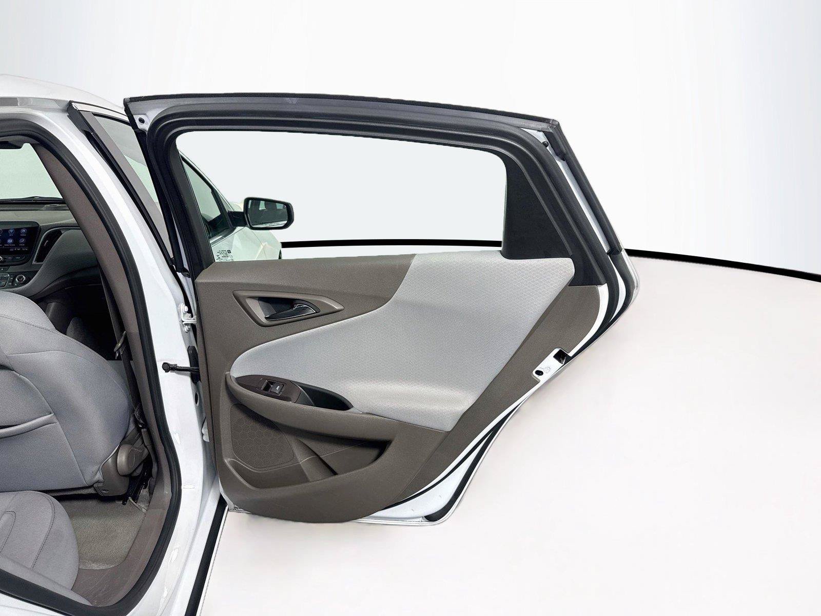 Used 2025 Chevrolet Malibu LT FWD image 25
