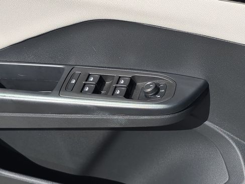 Used 2025 Volkswagen Taos S image 31