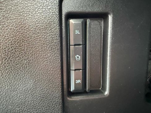 Used 2019 Ford Expedition XLT w/ Equipment Group 201A RWD image 18