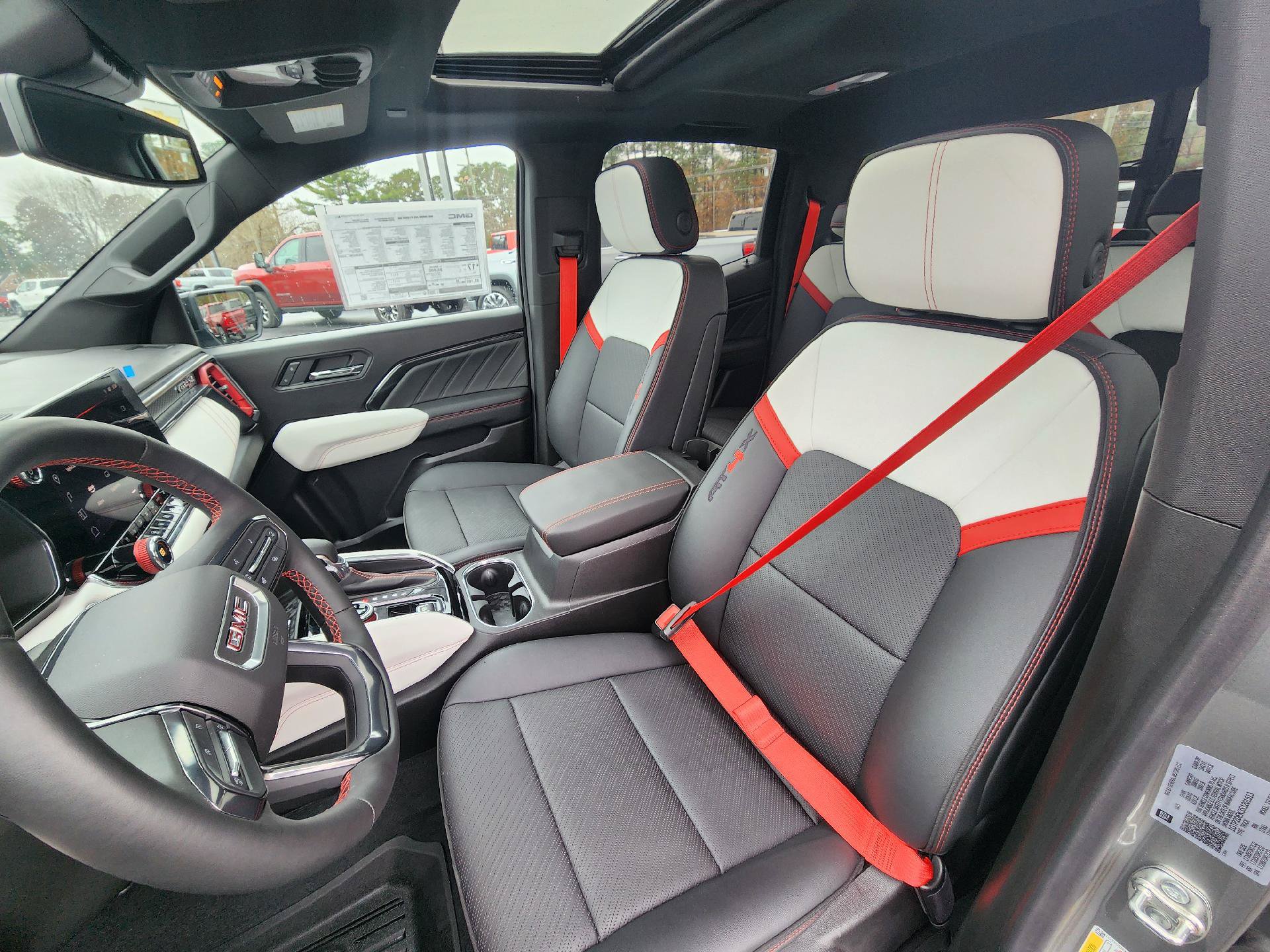 Used 2025 GMC Canyon AT4 w/ AT4X Package AWD/4WD image 9