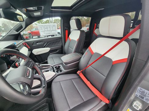 Used 2025 GMC Canyon AT4 w/ AT4X Package image 9