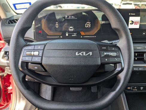 Used 2025 Kia K4 FWD image 17
