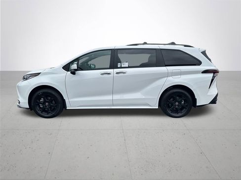 New 2026 Toyota Sienna XLE Woodland Edition image 10
