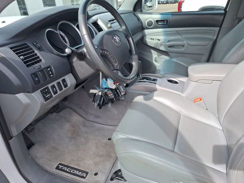 Used 2011 Toyota Tacoma Base w/ TRD Sport Pkg image 17