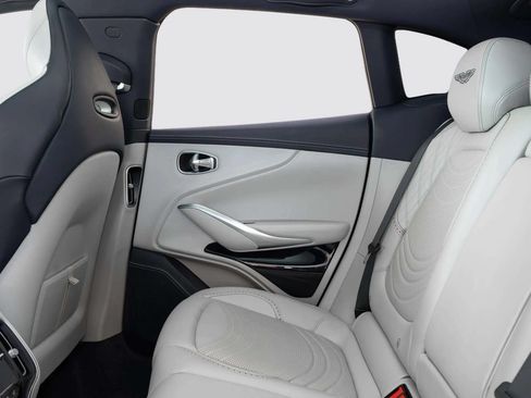 Used 2023 Aston Martin DBX AWD/4WD image 43