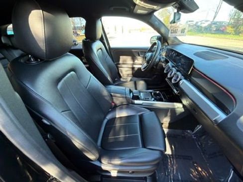Used 2022 Mercedes-Benz GLB 250 4MATIC w/ Premium Package Lite image 30