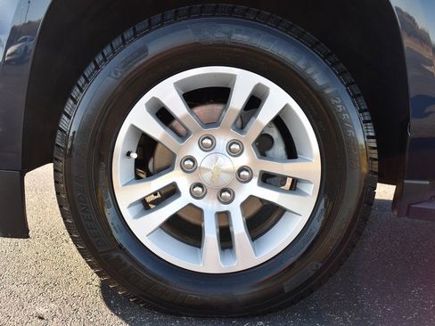 Used 2018 Chevrolet Suburban LT image 17