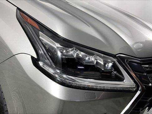 Used 2021 Lexus LX 570 4WD w/ 3rd Row & Luxury Pkg image 26