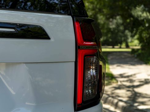 Used 2023 Chevrolet Tahoe Z71 w/ Z71 Off-Road Package AWD/4WD image 13