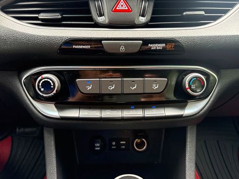 Used 2019 Hyundai Elantra GT FWD image 23