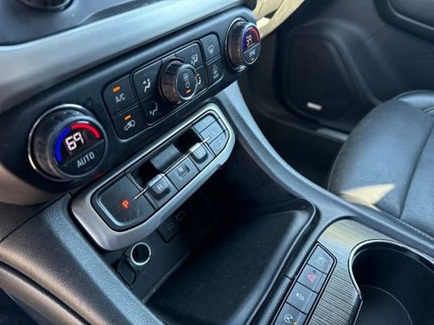 Used 2021 GMC Acadia SLT image 22