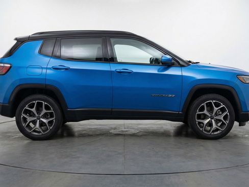 Used 2025 Jeep Compass Limited image 11