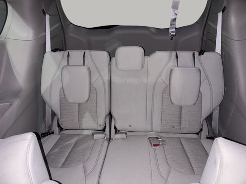 Used 2017 Chrysler Pacifica Touring Plus image 12