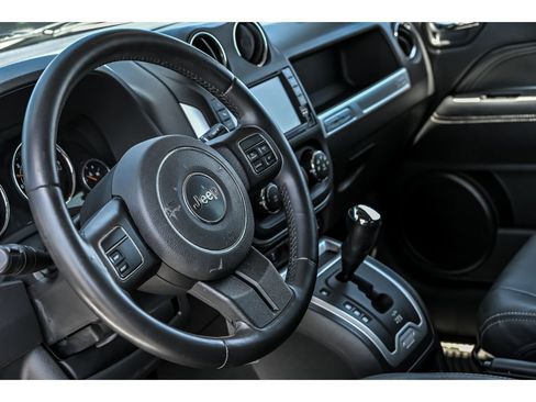 Used 2014 Jeep Compass Latitude AWD/4WD image 18