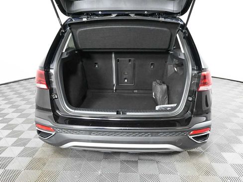 Certified 2022 Volkswagen Taos SE FWD image 8