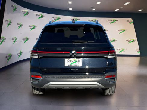 Certified 2025 Volkswagen Taos SE FWD image 7
