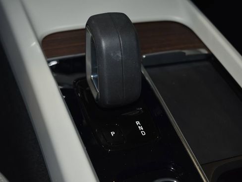 Used 2022 Volvo XC60 B5 Momentum image 14