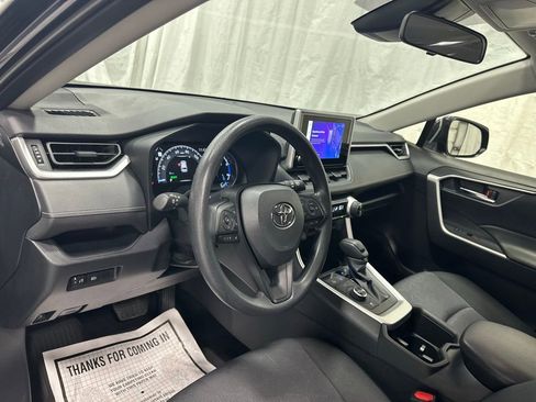 Used 2025 Toyota RAV4 XLE AWD/4WD image 15