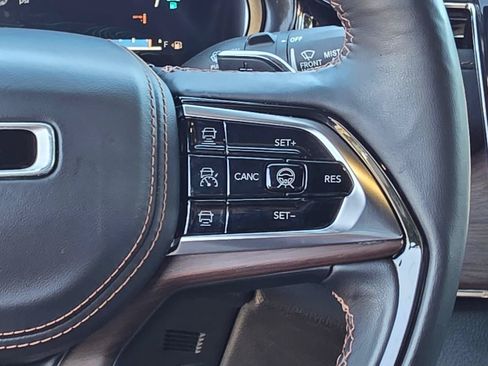 Used 2022 Jeep Grand Cherokee Summit w/ Advanced Protech Group IV AWD/4WD image 31