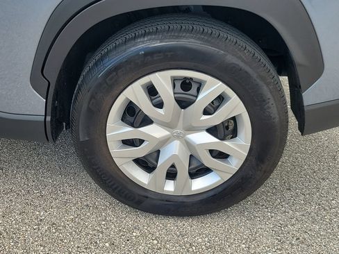Used 2025 Toyota Corolla Cross L FWD image 5