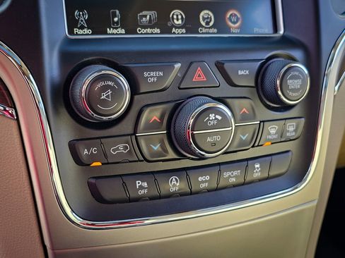 Used 2017 Jeep Grand Cherokee Limited image 27