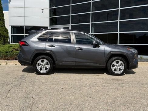 Used 2021 Toyota RAV4 XLE AWD/4WD image 2