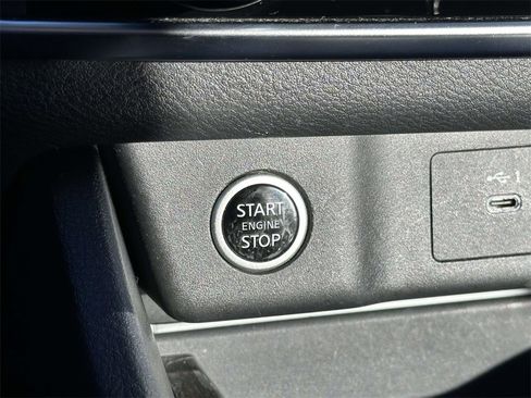 Used 2023 Nissan Rogue S image 8