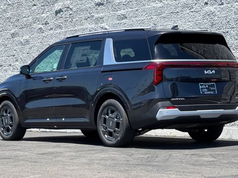 New 2026 Kia Carnival EX FWD image 6