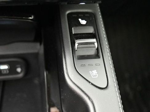 Used 2024 Kia Telluride EX w/ EX Captain's Chair Package image 31