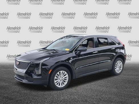 Used 2024 Cadillac XT4 Luxury w/ Cold Weather Package AWD/4WD image 5