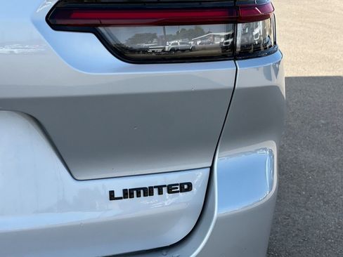 New 2025 Jeep Grand Cherokee L Limited w/ Luxury Tech Group II image 10