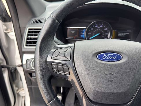Used 2017 Ford Explorer XLT w/ Equipment Group 202A FWD image 13