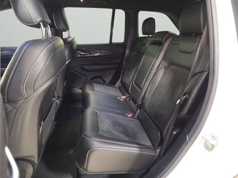 Used 2023 Jeep Grand Cherokee Altitude image 14