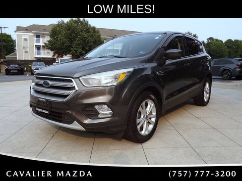 Used 2017 Ford Escape SE FWD image 7