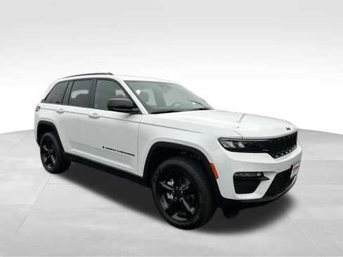 New 2025 Jeep Grand Cherokee Limited w/ Black Appearance Package AWD/4WD image 9