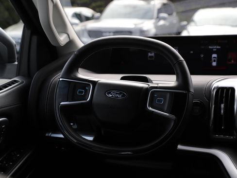 Used 2025 Ford Expedition Max Platinum AWD/4WD image 18