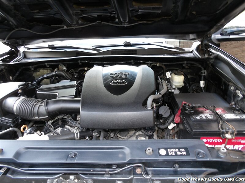 Used 2018 Toyota Tacoma TRD Sport AWD/4WD image 25