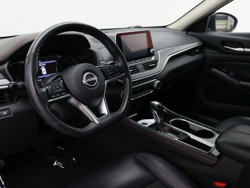 Used 2024 Nissan Altima 2.5 SR FWD image 12